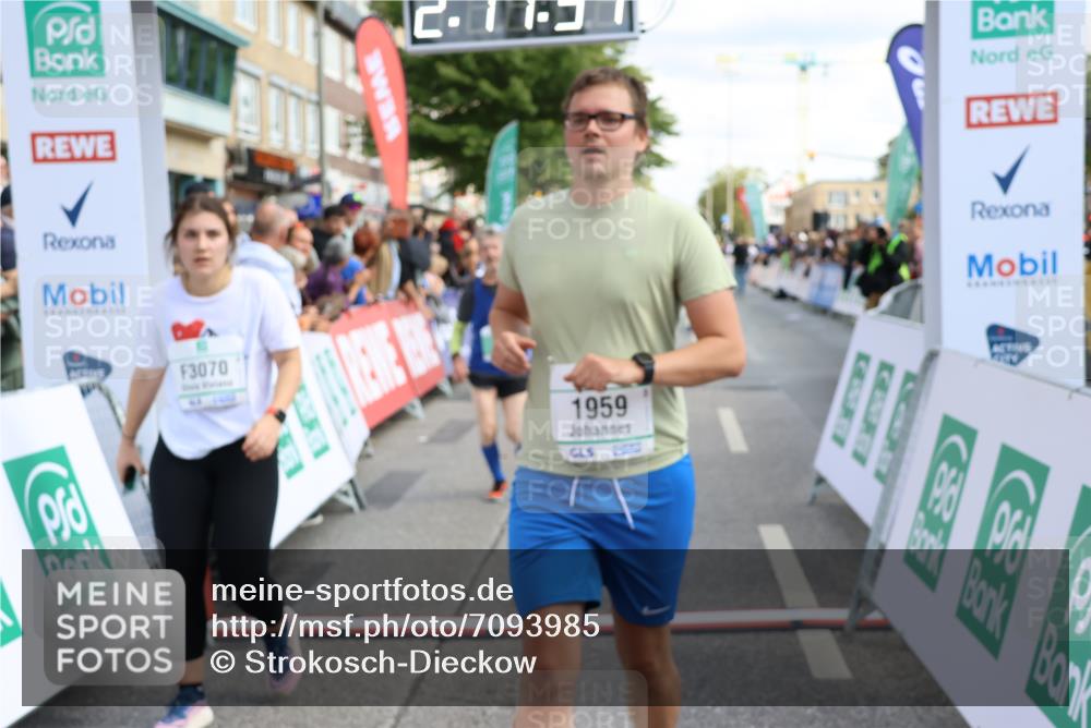 15.09.2024 - PSD Bank Halbmarathon Strokosch-Dieckow http://msf.ph/oto/7093985 15.09.2024 12:18:22 Ziel 789, 1959, 2169, 2916, 2971, 2991, 3070, 3074, 3137, 3208, 3382, 3498 meine-sportfotos.de