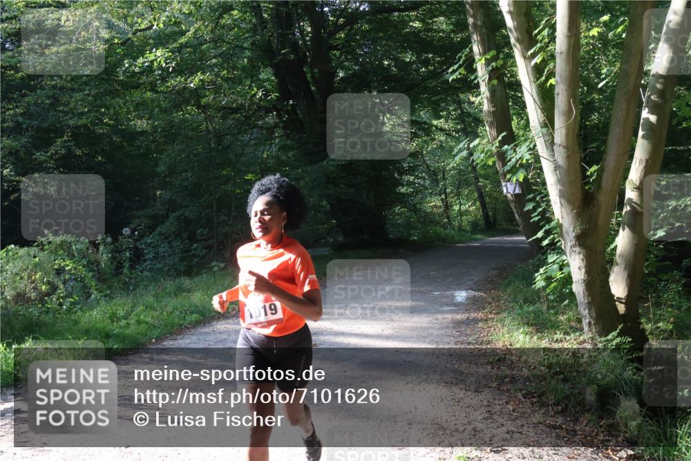 22.09.2024 - 32. Volkslauf durch das schöne Alstertal Luisa Fischer http://msf.ph/oto/7101626 22.09.2024 10:21:08 Laufen 019 meine-sportfotos.de