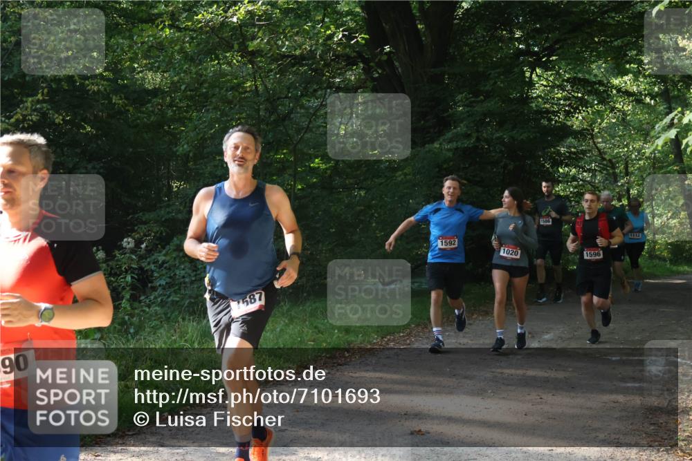 22.09.2024 - 32. Volkslauf durch das schöne Alstertal Luisa Fischer http://msf.ph/oto/7101693 22.09.2024 10:22:15 Laufen 90, 7587, 1592, 1020, 1586, 1596, 1112 meine-sportfotos.de