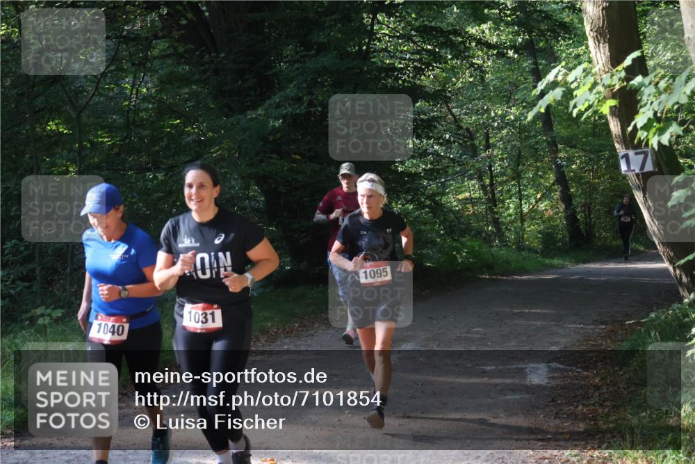 22.09.2024 - 32. Volkslauf durch das schöne Alstertal Luisa Fischer http://msf.ph/oto/7101854 22.09.2024 10:24:46 Laufen 1040, 1031, 1095, 17 meine-sportfotos.de