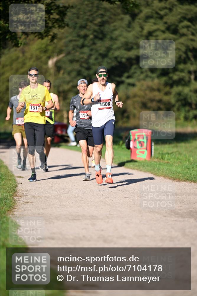 22.09.2024 - 32. Volkslauf durch das schöne Alstertal Dr. Thomas Lammeyer http://msf.ph/oto/7104178 22.09.2024 10:04:28 Laufen 415, 1512, 1508, 150 meine-sportfotos.de