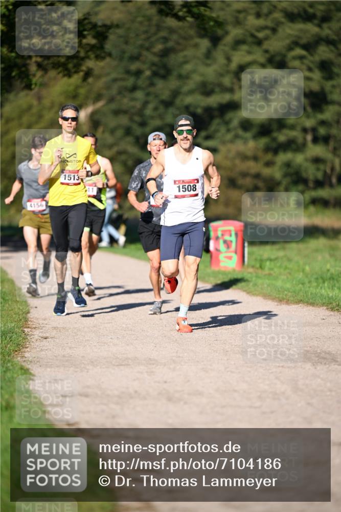 22.09.2024 - 32. Volkslauf durch das schöne Alstertal Dr. Thomas Lammeyer http://msf.ph/oto/7104186 22.09.2024 10:04:29 Laufen 4156, 1513, 1508, 70 meine-sportfotos.de