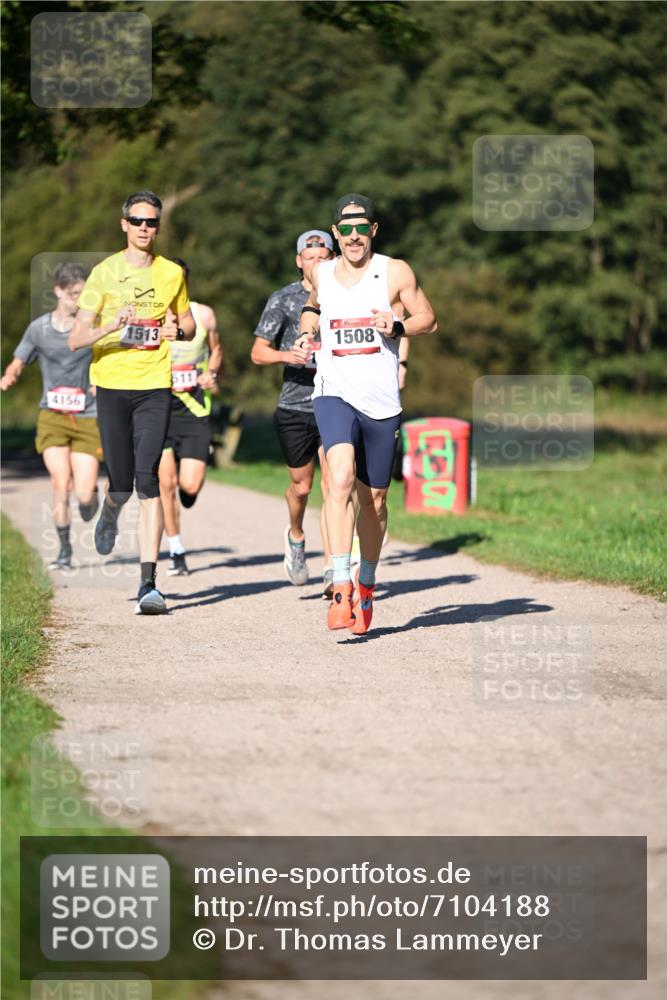 22.09.2024 - 32. Volkslauf durch das schöne Alstertal Dr. Thomas Lammeyer http://msf.ph/oto/7104188 22.09.2024 10:04:29 Laufen 4156, 1513, 611, 1508 meine-sportfotos.de
