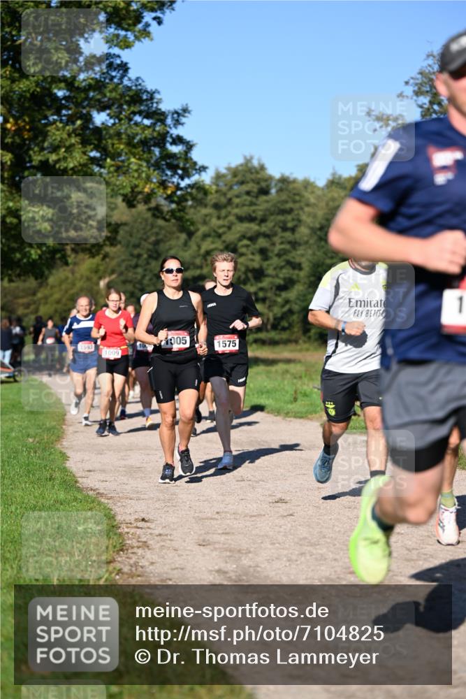 22.09.2024 - 32. Volkslauf durch das schöne Alstertal Dr. Thomas Lammeyer http://msf.ph/oto/7104825 22.09.2024 10:05:43 Laufen 1593, 1009, 1005, 1575, 1 meine-sportfotos.de