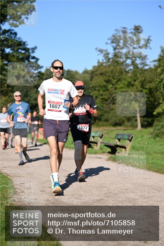 22.09.2024 - 32. Volkslauf durch das schöne Alstertal Dr. Thomas Lammeyer http://msf.ph/oto/7105858 22.09.2024 10:07:22 Laufen 1641, 2011, 1667, 1677 meine-sportfotos.de