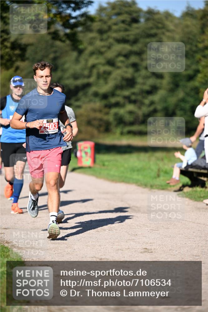 22.09.2024 - 32. Volkslauf durch das schöne Alstertal Dr. Thomas Lammeyer http://msf.ph/oto/7106534 22.09.2024 10:25:06 Laufen 2503 meine-sportfotos.de