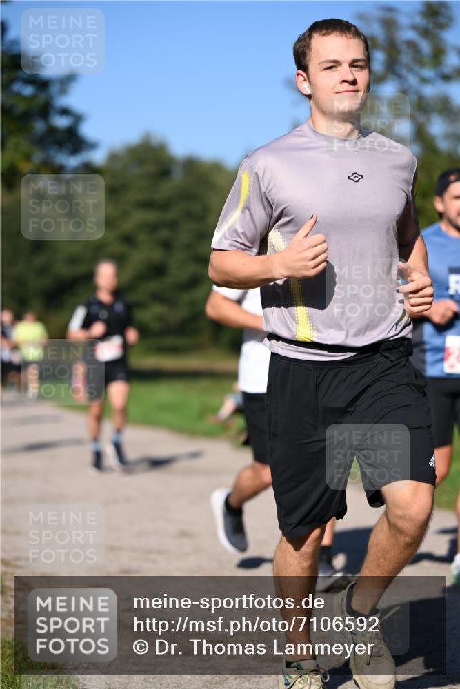 22.09.2024 - 32. Volkslauf durch das schöne Alstertal Dr. Thomas Lammeyer http://msf.ph/oto/7106592 22.09.2024 10:25:16 Laufen 83 meine-sportfotos.de