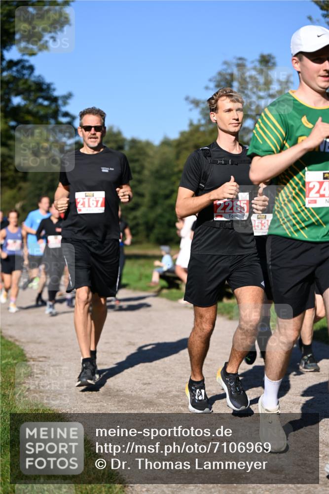 22.09.2024 - 32. Volkslauf durch das schöne Alstertal Dr. Thomas Lammeyer http://msf.ph/oto/7106969 22.09.2024 10:26:27 Laufen 2167, 2285, 53, 24 meine-sportfotos.de