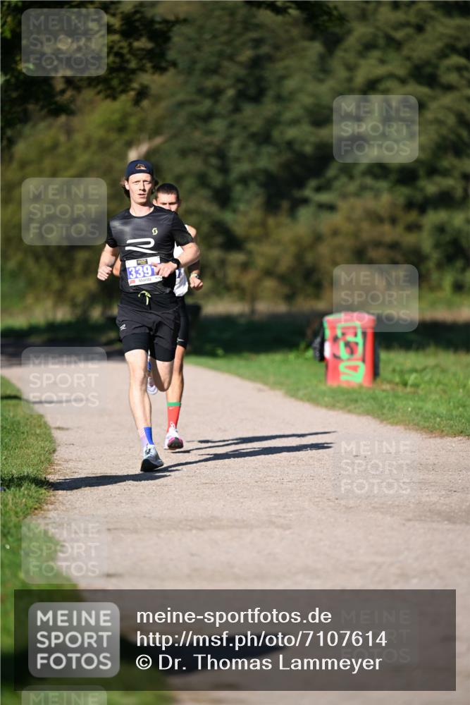 22.09.2024 - 32. Volkslauf durch das schöne Alstertal Dr. Thomas Lammeyer http://msf.ph/oto/7107614 22.09.2024 10:34:06 Laufen 20, 33917 meine-sportfotos.de
