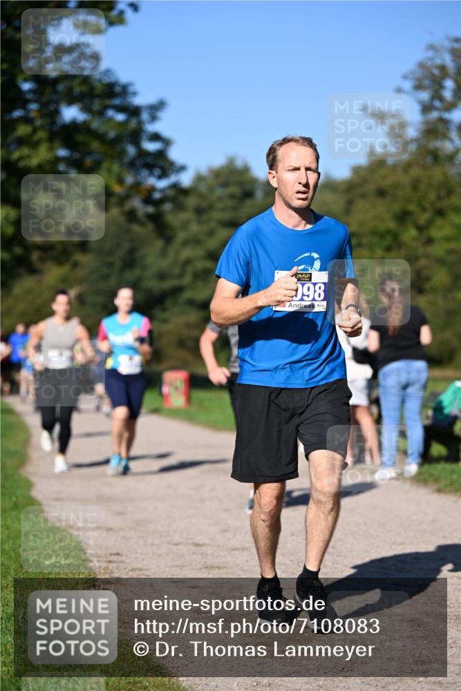 22.09.2024 - 32. Volkslauf durch das schöne Alstertal Dr. Thomas Lammeyer http://msf.ph/oto/7108083 22.09.2024 10:35:49 Laufen 098 meine-sportfotos.de