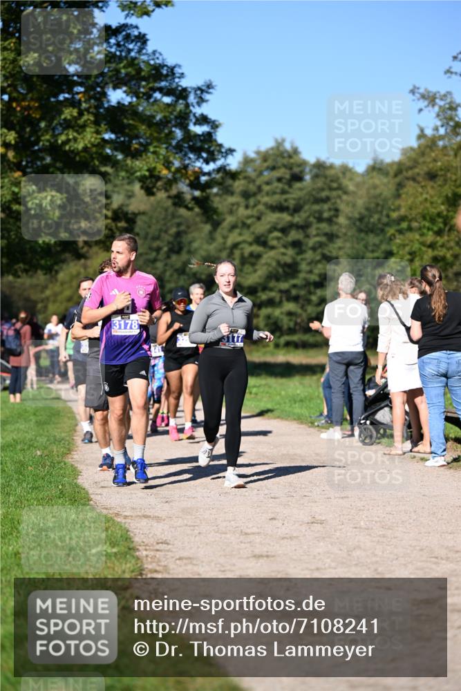 22.09.2024 - 32. Volkslauf durch das schöne Alstertal Dr. Thomas Lammeyer http://msf.ph/oto/7108241 22.09.2024 10:36:28 Laufen 3178, 3177 meine-sportfotos.de