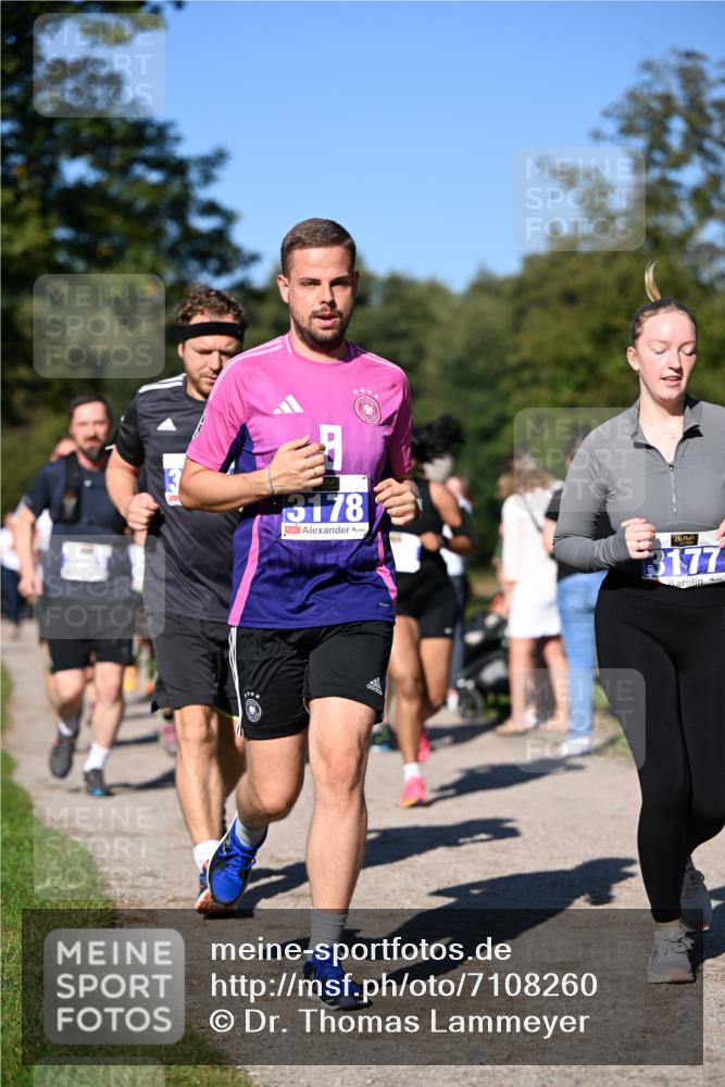 22.09.2024 - 32. Volkslauf durch das schöne Alstertal Dr. Thomas Lammeyer http://msf.ph/oto/7108260 22.09.2024 10:36:30 Laufen 3178, 3177 meine-sportfotos.de
