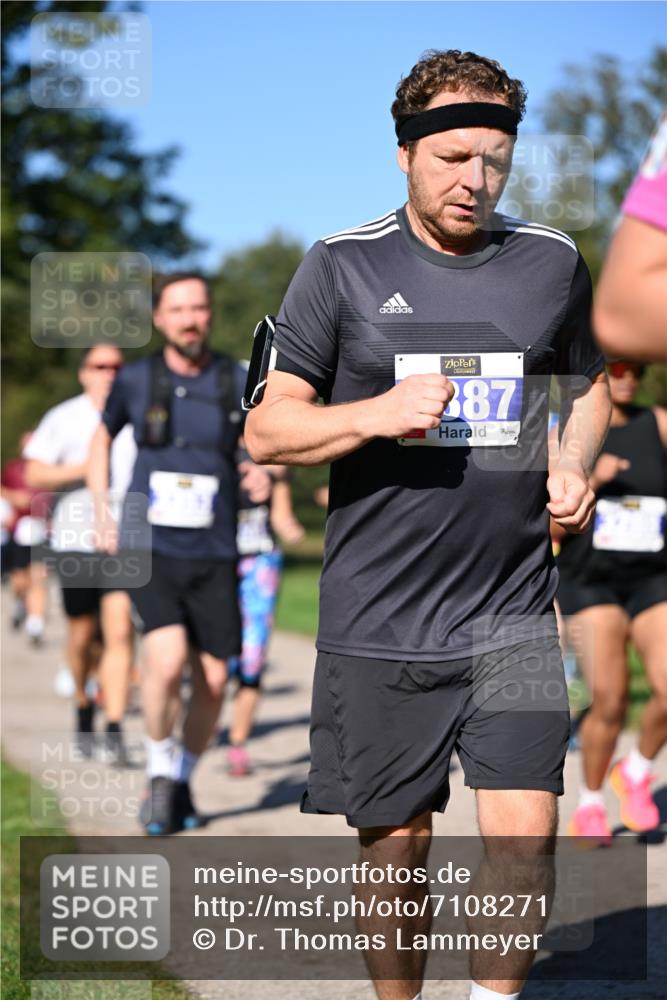 22.09.2024 - 32. Volkslauf durch das schöne Alstertal Dr. Thomas Lammeyer http://msf.ph/oto/7108271 22.09.2024 10:36:32 Laufen 387 meine-sportfotos.de