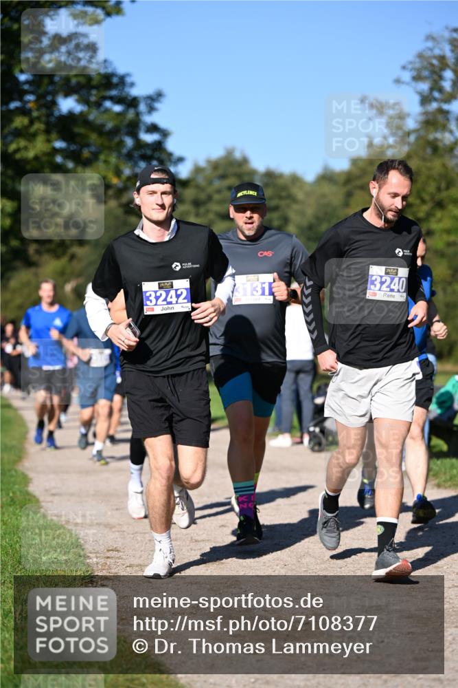 22.09.2024 - 32. Volkslauf durch das schöne Alstertal Dr. Thomas Lammeyer http://msf.ph/oto/7108377 22.09.2024 10:36:53 Laufen 3242, 3131, 3240 meine-sportfotos.de