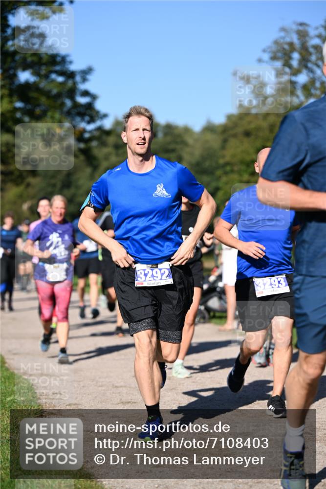 22.09.2024 - 32. Volkslauf durch das schöne Alstertal Dr. Thomas Lammeyer http://msf.ph/oto/7108403 22.09.2024 10:36:58 Laufen 3292, 3293 meine-sportfotos.de