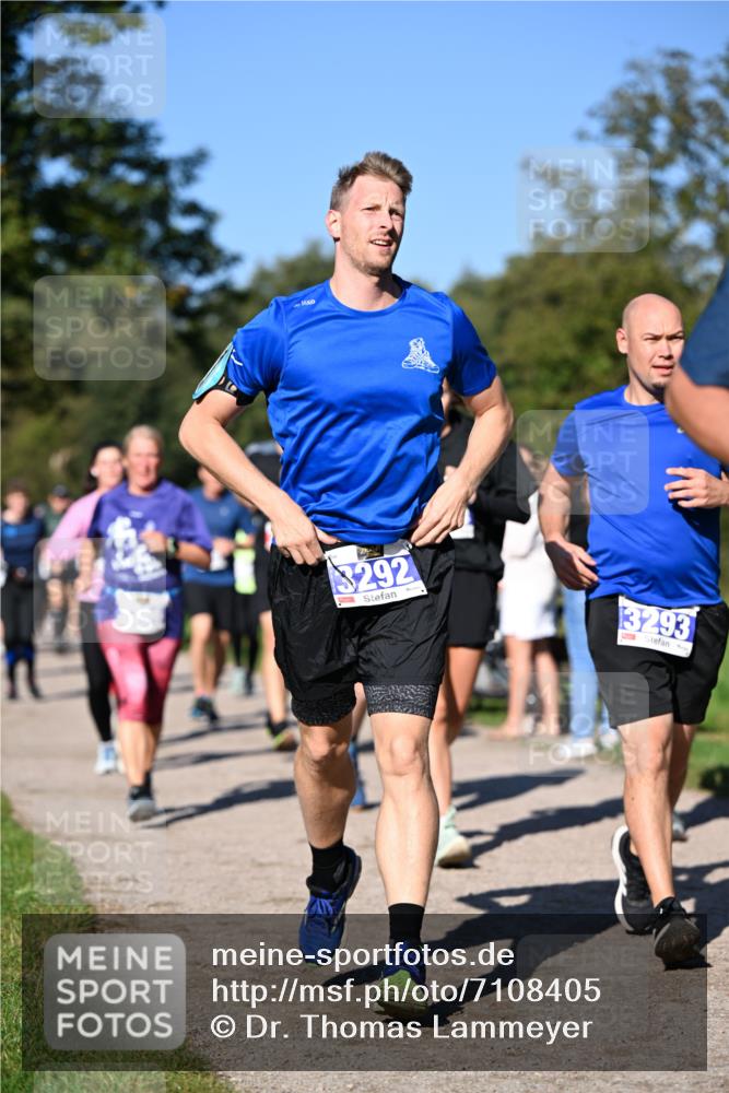 22.09.2024 - 32. Volkslauf durch das schöne Alstertal Dr. Thomas Lammeyer http://msf.ph/oto/7108405 22.09.2024 10:36:59 Laufen 3292, 3293 meine-sportfotos.de