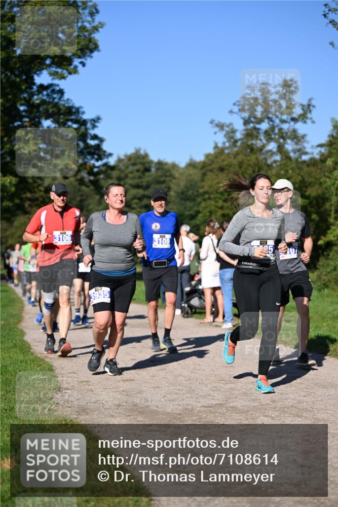22.09.2024 - 32. Volkslauf durch das schöne Alstertal Dr. Thomas Lammeyer http://msf.ph/oto/7108614 22.09.2024 10:37:43 Laufen 3106, 3935, 3108 meine-sportfotos.de
