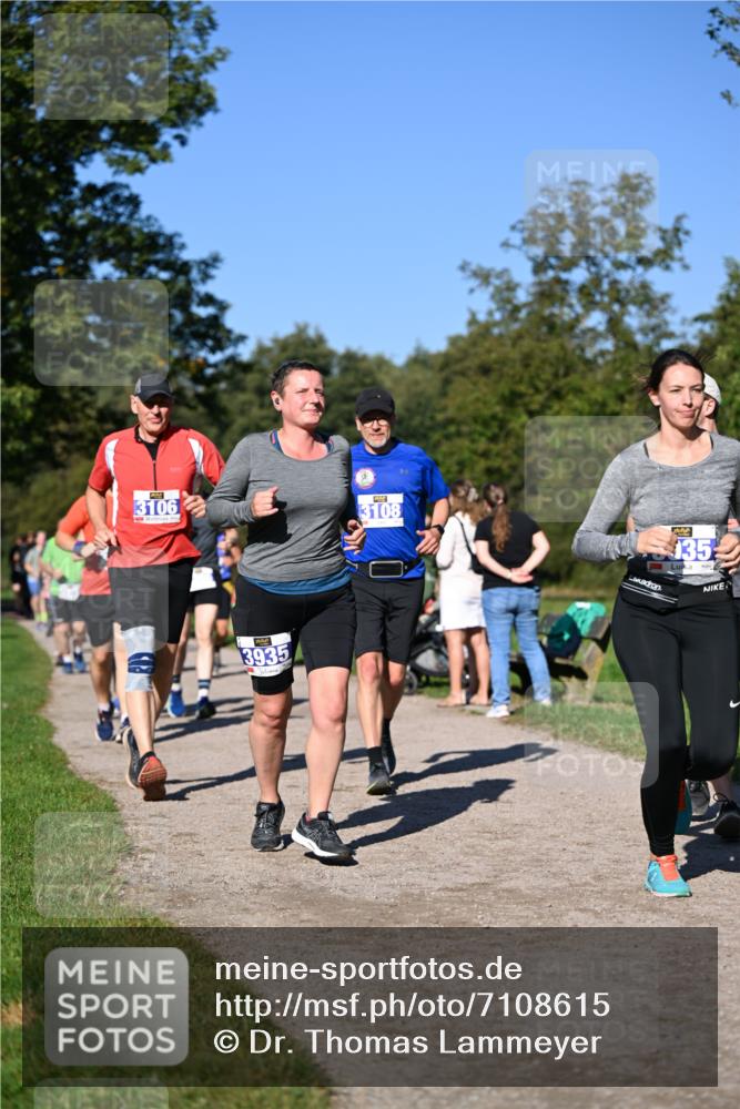 22.09.2024 - 32. Volkslauf durch das schöne Alstertal Dr. Thomas Lammeyer http://msf.ph/oto/7108615 22.09.2024 10:37:43 Laufen 3106, 3108, 3935, 135 meine-sportfotos.de