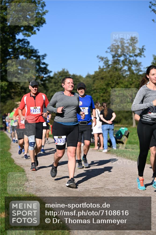 22.09.2024 - 32. Volkslauf durch das schöne Alstertal Dr. Thomas Lammeyer http://msf.ph/oto/7108616 22.09.2024 10:37:43 Laufen 6041, 3106, 3935, 30, 108 meine-sportfotos.de