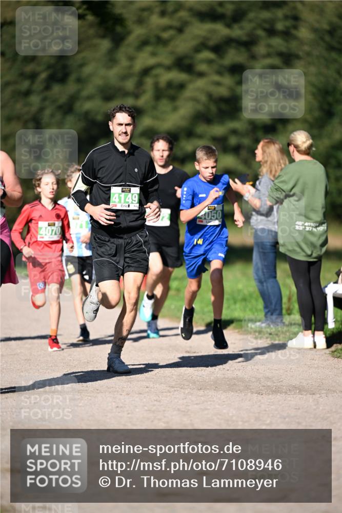 22.09.2024 - 32. Volkslauf durch das schöne Alstertal Dr. Thomas Lammeyer http://msf.ph/oto/7108946 22.09.2024 10:39:21 Laufen 4070, 4149, 4050, 48, 4150, 3337117 meine-sportfotos.de