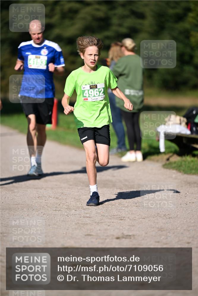 22.09.2024 - 32. Volkslauf durch das schöne Alstertal Dr. Thomas Lammeyer http://msf.ph/oto/7109056 22.09.2024 10:39:50 Laufen 4153, 44, 4962 meine-sportfotos.de