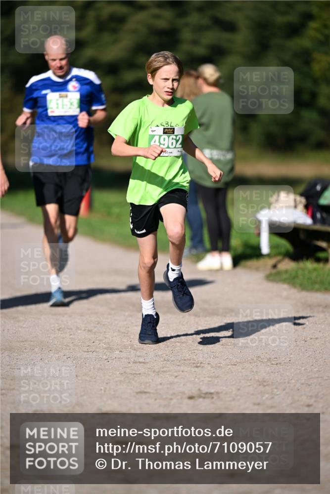 22.09.2024 - 32. Volkslauf durch das schöne Alstertal Dr. Thomas Lammeyer http://msf.ph/oto/7109057 22.09.2024 10:39:50 Laufen 4153, 44, 4962 meine-sportfotos.de