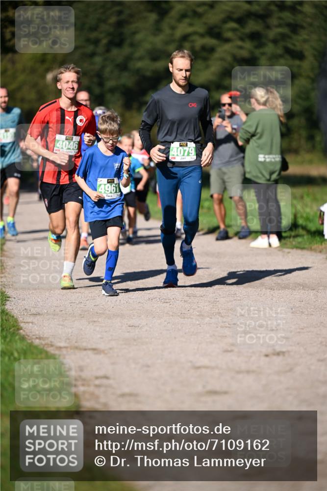 22.09.2024 - 32. Volkslauf durch das schöne Alstertal Dr. Thomas Lammeyer http://msf.ph/oto/7109162 22.09.2024 10:40:25 Laufen 4046, 4961, 4079 meine-sportfotos.de