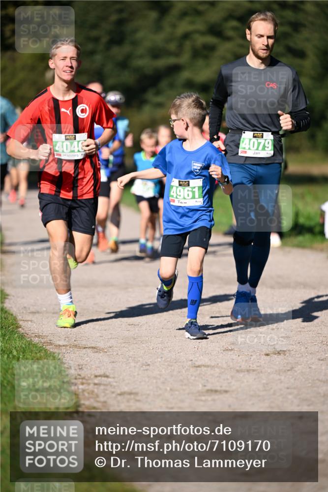 22.09.2024 - 32. Volkslauf durch das schöne Alstertal Dr. Thomas Lammeyer http://msf.ph/oto/7109170 22.09.2024 10:40:26 Laufen 4046, 4961, 4079 meine-sportfotos.de