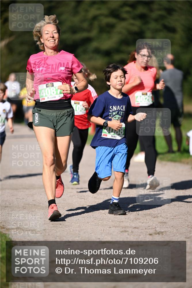 22.09.2024 - 32. Volkslauf durch das schöne Alstertal Dr. Thomas Lammeyer http://msf.ph/oto/7109206 22.09.2024 10:40:34 Laufen 4087, 4026, 105, 4088 meine-sportfotos.de