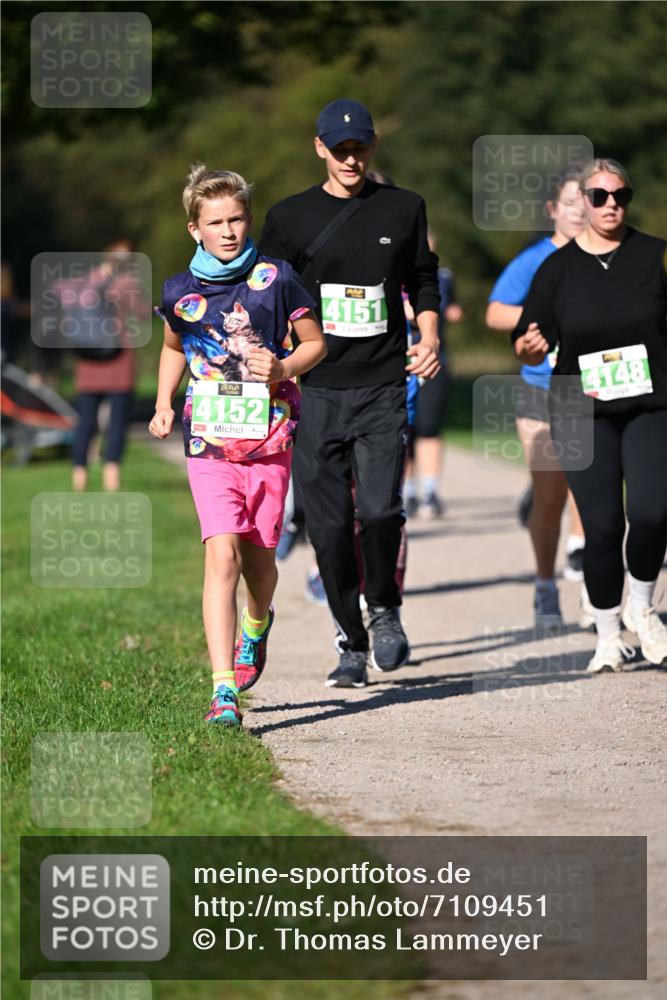 22.09.2024 - 32. Volkslauf durch das schöne Alstertal Dr. Thomas Lammeyer http://msf.ph/oto/7109451 22.09.2024 10:41:36 Laufen 4152, 4151, 4148 meine-sportfotos.de