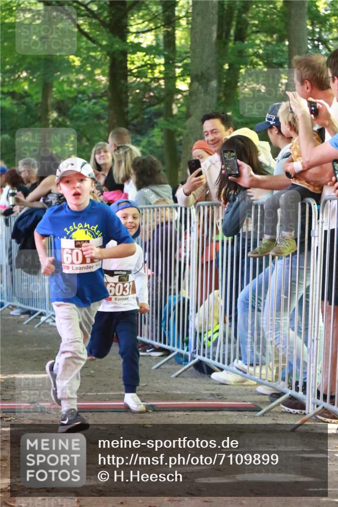 22.09.2024 - 32. Volkslauf durch das schöne Alstertal H.Heesch http://msf.ph/oto/7109899 22.09.2024 10:43:35 Ziel  meine-sportfotos.de