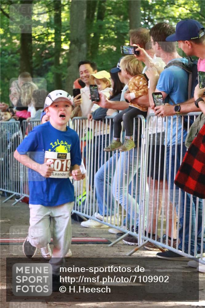 22.09.2024 - 32. Volkslauf durch das schöne Alstertal H.Heesch http://msf.ph/oto/7109902 22.09.2024 10:43:35 Ziel  meine-sportfotos.de