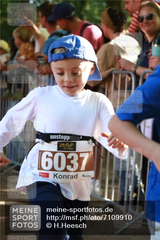 22.09.2024 - 32. Volkslauf durch das schöne Alstertal H.Heesch http://msf.ph/oto/7109910 22.09.2024 10:43:37 Ziel  meine-sportfotos.de