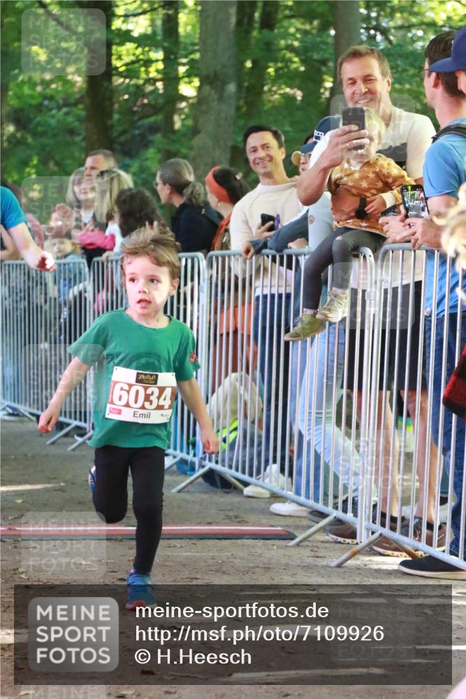 22.09.2024 - 32. Volkslauf durch das schöne Alstertal H.Heesch http://msf.ph/oto/7109926 22.09.2024 10:43:39 Ziel  meine-sportfotos.de