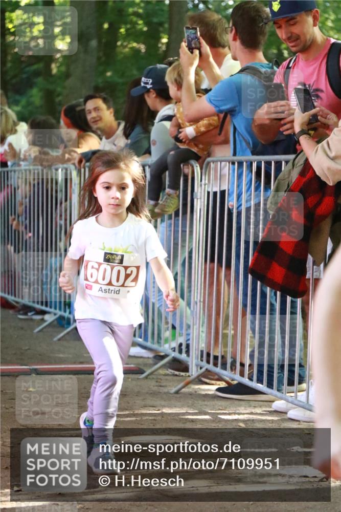 22.09.2024 - 32. Volkslauf durch das schöne Alstertal H.Heesch http://msf.ph/oto/7109951 22.09.2024 10:43:47 Ziel  meine-sportfotos.de