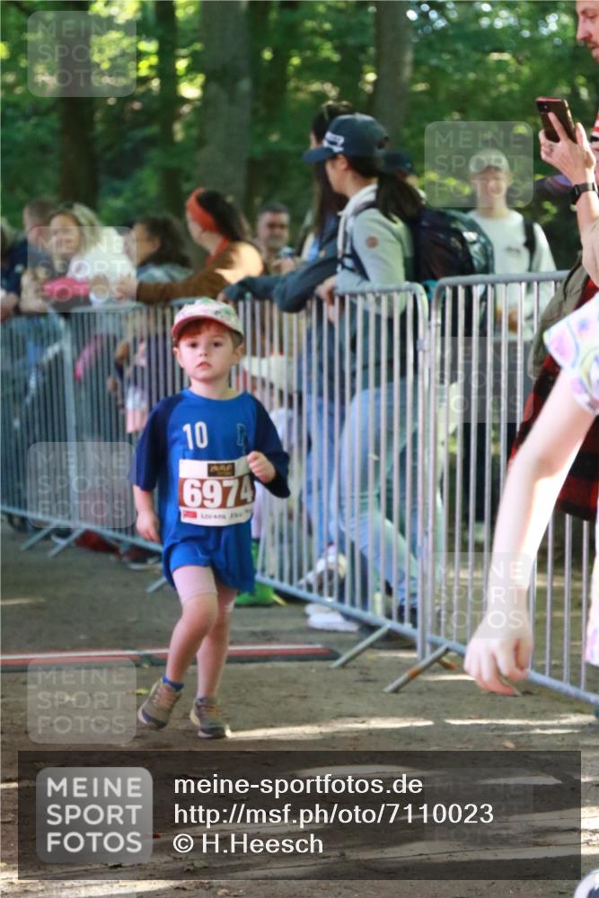 22.09.2024 - 32. Volkslauf durch das schöne Alstertal H.Heesch http://msf.ph/oto/7110023 22.09.2024 10:44:05 Ziel  meine-sportfotos.de