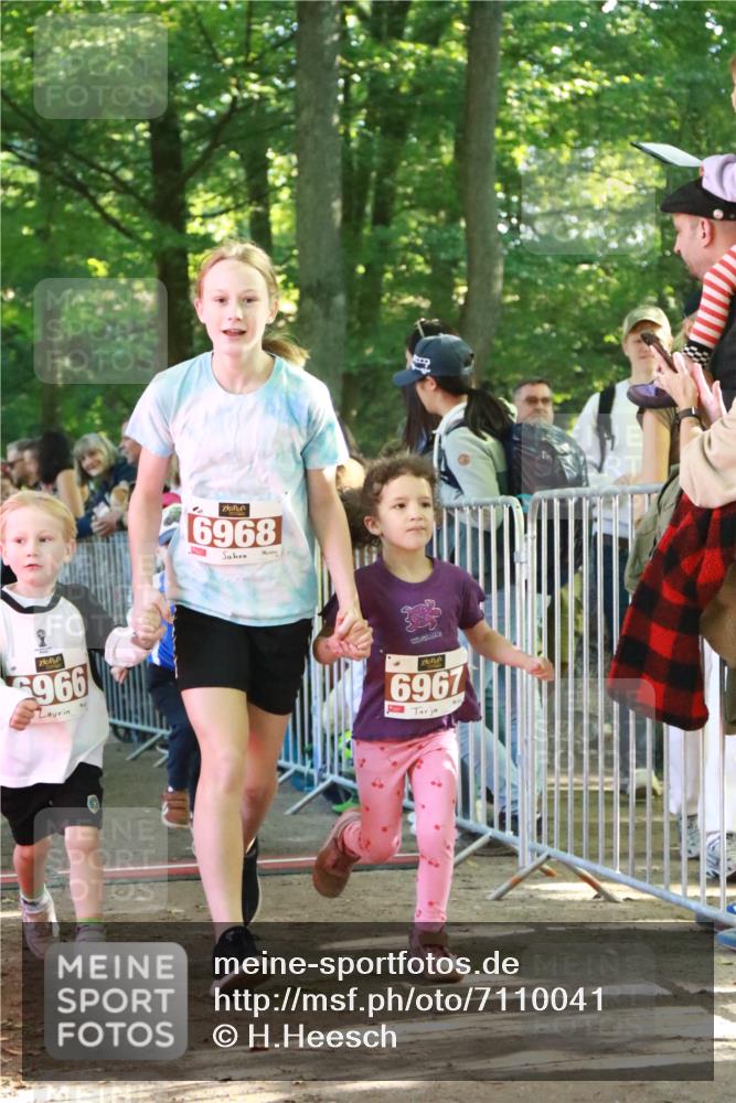 22.09.2024 - 32. Volkslauf durch das schöne Alstertal H.Heesch http://msf.ph/oto/7110041 22.09.2024 10:44:09 Ziel  meine-sportfotos.de