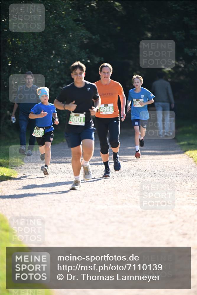 22.09.2024 - 32. Volkslauf durch das schöne Alstertal Dr. Thomas Lammeyer http://msf.ph/oto/7110139 22.09.2024 10:49:33 Laufen 038, 4001, 4966 meine-sportfotos.de