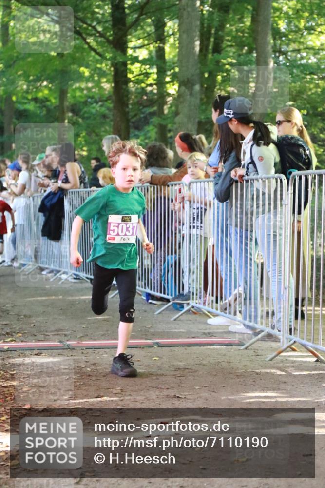 22.09.2024 - 32. Volkslauf durch das schöne Alstertal H.Heesch http://msf.ph/oto/7110190 22.09.2024 10:44:53 Ziel 5034, 5037 meine-sportfotos.de