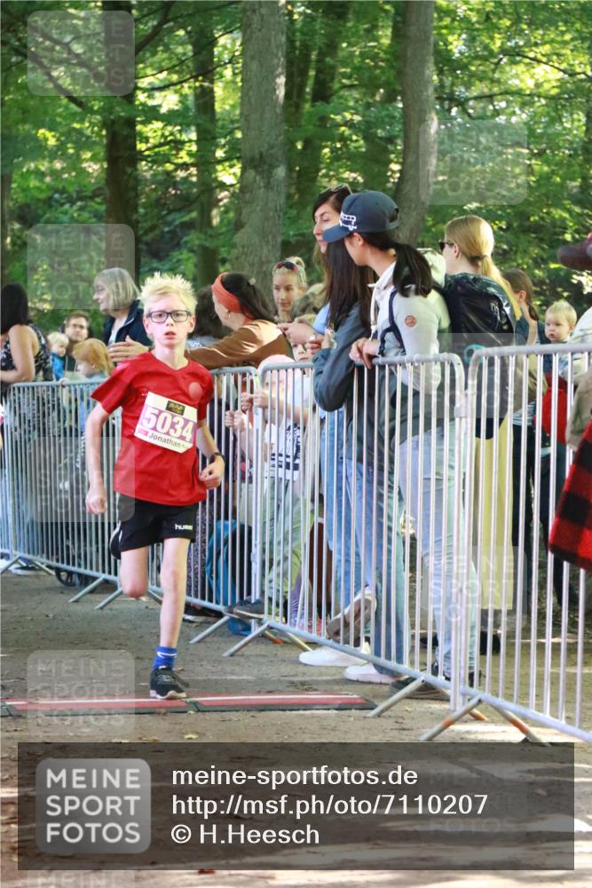 22.09.2024 - 32. Volkslauf durch das schöne Alstertal H.Heesch http://msf.ph/oto/7110207 22.09.2024 10:44:56 Ziel 5034, 5037, 5038 meine-sportfotos.de