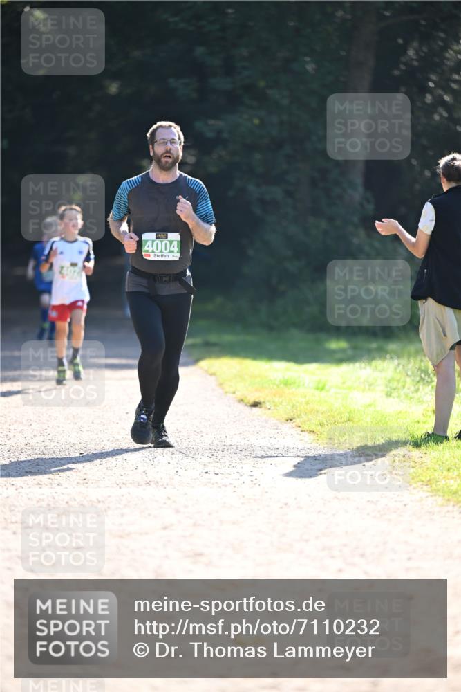 22.09.2024 - 32. Volkslauf durch das schöne Alstertal Dr. Thomas Lammeyer http://msf.ph/oto/7110232 22.09.2024 10:50:13 Laufen 402, 4004 meine-sportfotos.de