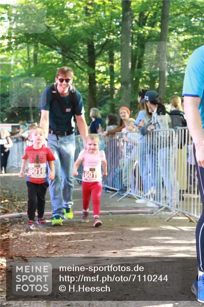 22.09.2024 - 32. Volkslauf durch das schöne Alstertal H.Heesch http://msf.ph/oto/7110244 22.09.2024 10:45:01 Ziel 5034, 5038 meine-sportfotos.de