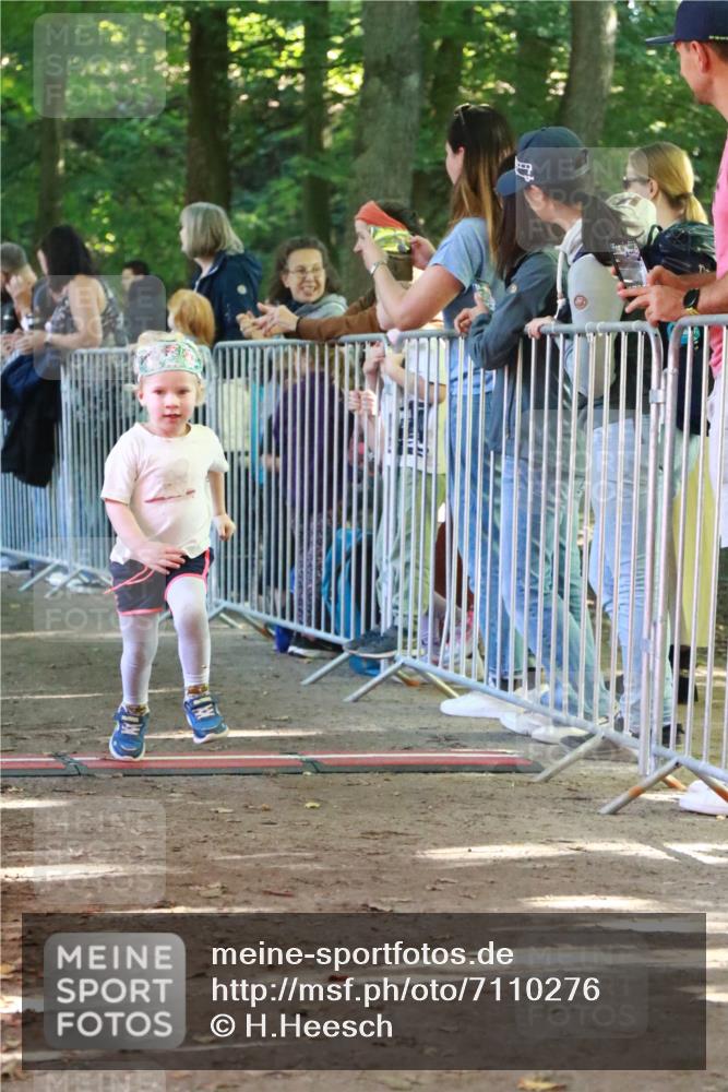 22.09.2024 - 32. Volkslauf durch das schöne Alstertal H.Heesch http://msf.ph/oto/7110276 22.09.2024 10:45:19 Ziel 5021, 5043, 5973 meine-sportfotos.de