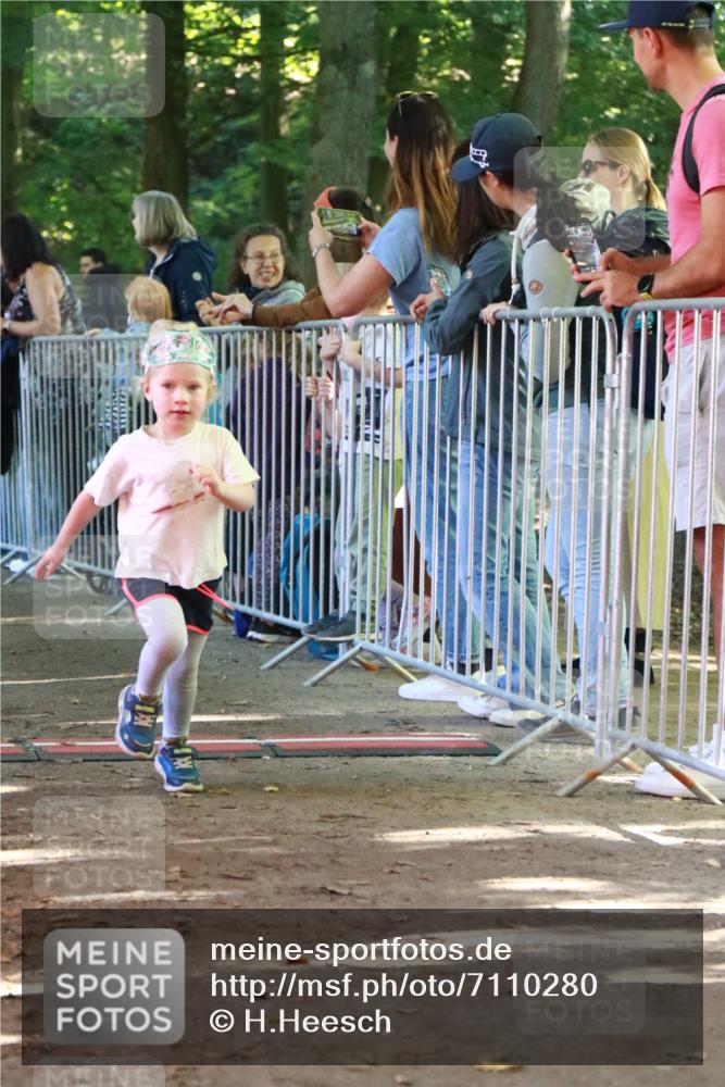 22.09.2024 - 32. Volkslauf durch das schöne Alstertal H.Heesch http://msf.ph/oto/7110280 22.09.2024 10:45:19 Ziel 5021, 5043, 5973 meine-sportfotos.de
