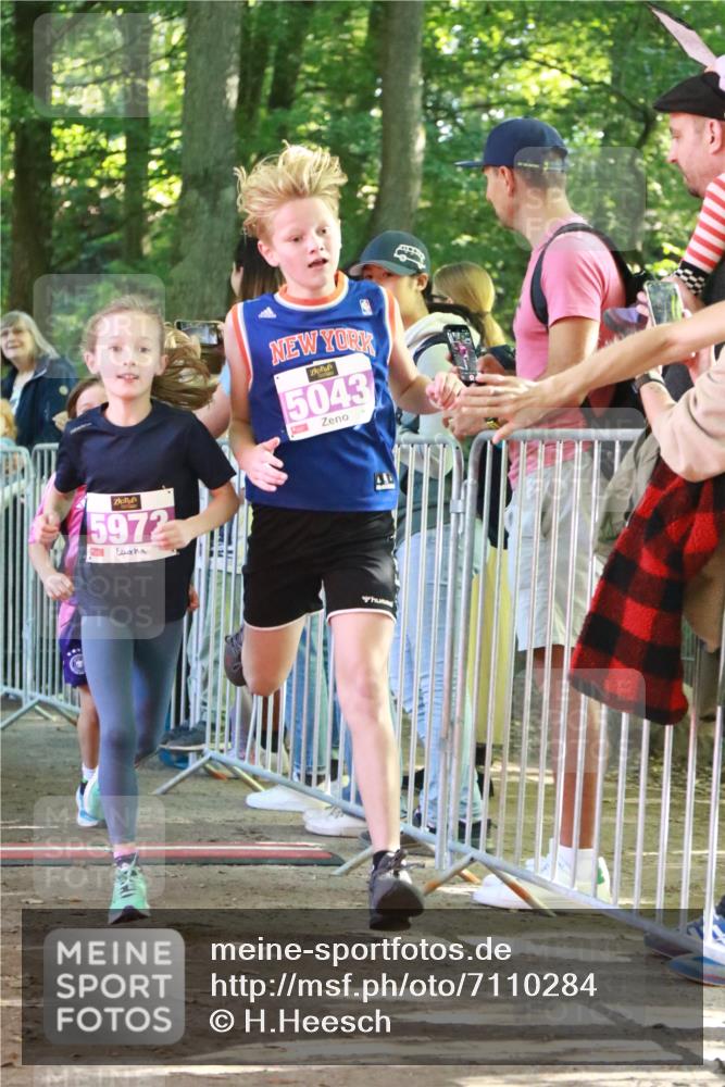 22.09.2024 - 32. Volkslauf durch das schöne Alstertal H.Heesch http://msf.ph/oto/7110284 22.09.2024 10:45:22 Ziel 5021, 5043, 5973 meine-sportfotos.de