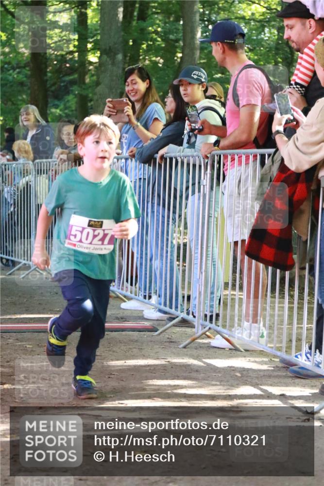 22.09.2024 - 32. Volkslauf durch das schöne Alstertal H.Heesch http://msf.ph/oto/7110321 22.09.2024 10:45:29 Ziel 5021, 5027, 5043, 5973 meine-sportfotos.de