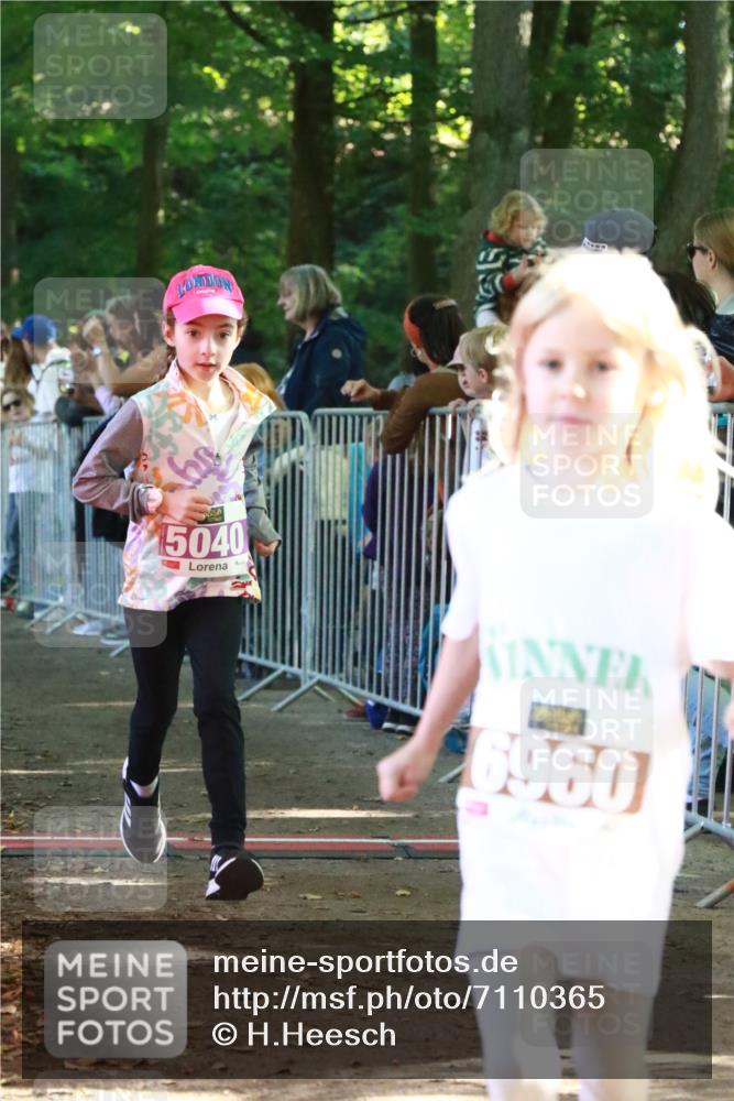 22.09.2024 - 32. Volkslauf durch das schöne Alstertal H.Heesch http://msf.ph/oto/7110365 22.09.2024 10:45:53 Ziel 5007, 5040, 5046 meine-sportfotos.de