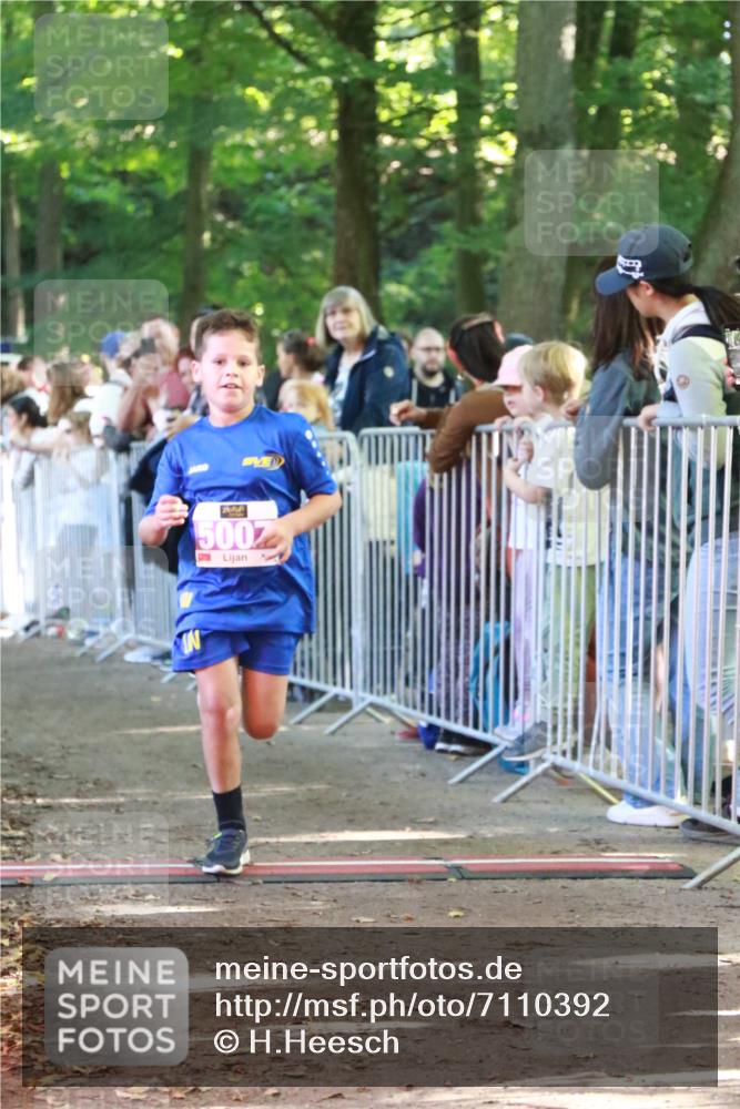 22.09.2024 - 32. Volkslauf durch das schöne Alstertal H.Heesch http://msf.ph/oto/7110392 22.09.2024 10:45:56 Ziel 5007, 5040 meine-sportfotos.de