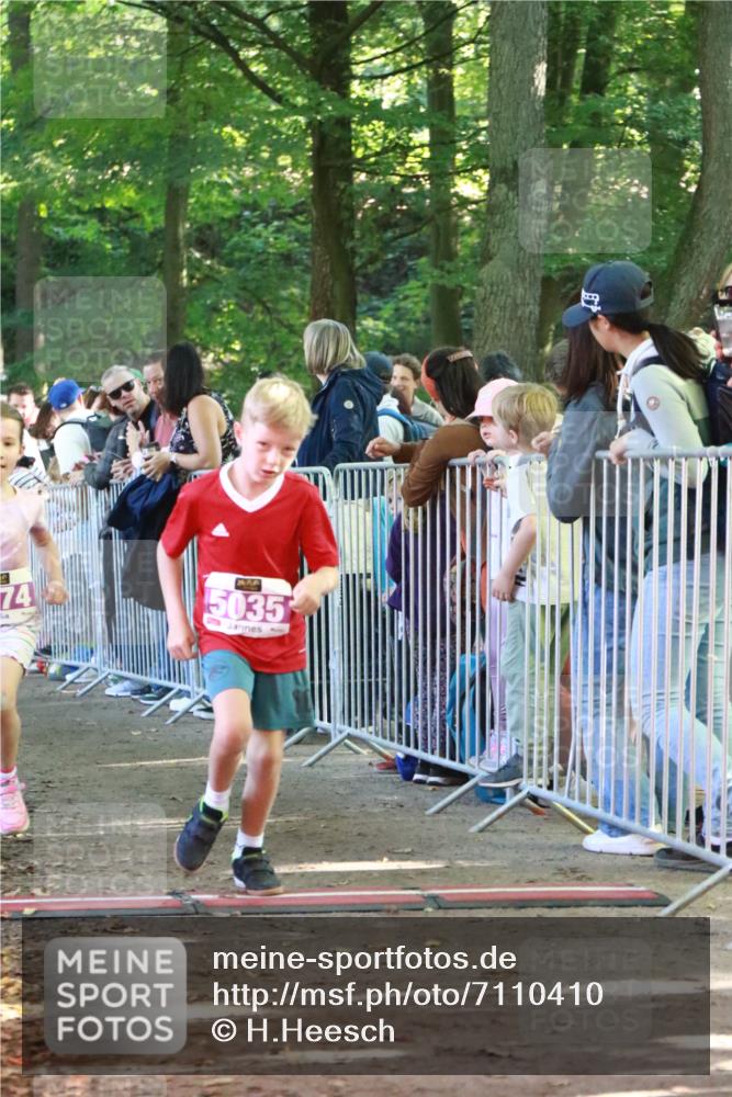 22.09.2024 - 32. Volkslauf durch das schöne Alstertal H.Heesch http://msf.ph/oto/7110410 22.09.2024 10:46:03 Ziel 5007, 5035, 5974 meine-sportfotos.de