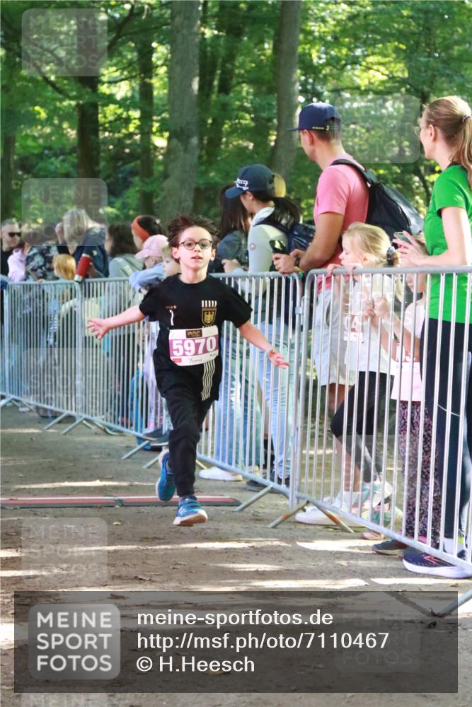22.09.2024 - 32. Volkslauf durch das schöne Alstertal H.Heesch http://msf.ph/oto/7110467 22.09.2024 10:46:35 Ziel 5006, 5014, 5970 meine-sportfotos.de